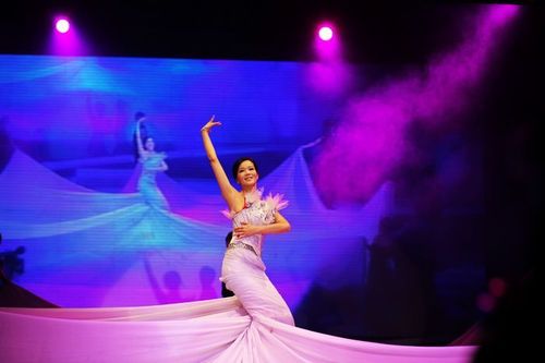 赢家15周庆典上,舞蹈天后杨扬带来 "紫禁城之盛世华服"大型服饰史诗